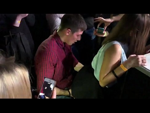 ❤️ Sex nyata dina nightclub Rusia. gadis Rusia 18 taun heubeul dina anus jeung heunceut fucked di nightclub a video seks dina su.teatroporno.ru ❌